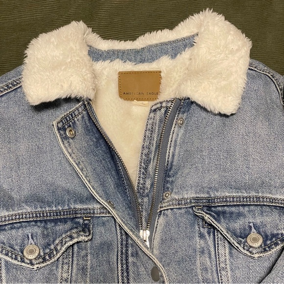 American Eagle Faux Fur-Lined Denim Jacket size Small - Picture 4 of 5
